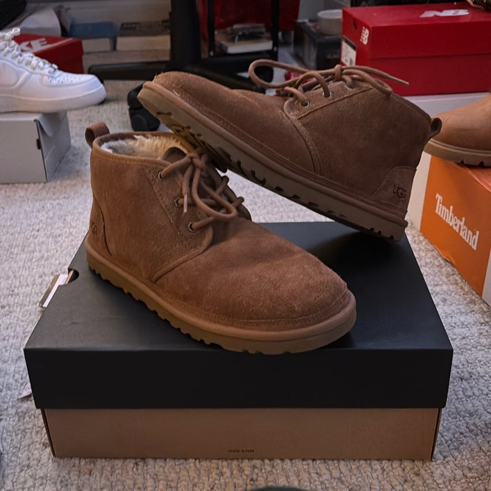 UGG Men’s Neumel. Size 9. Color: Chestnut.